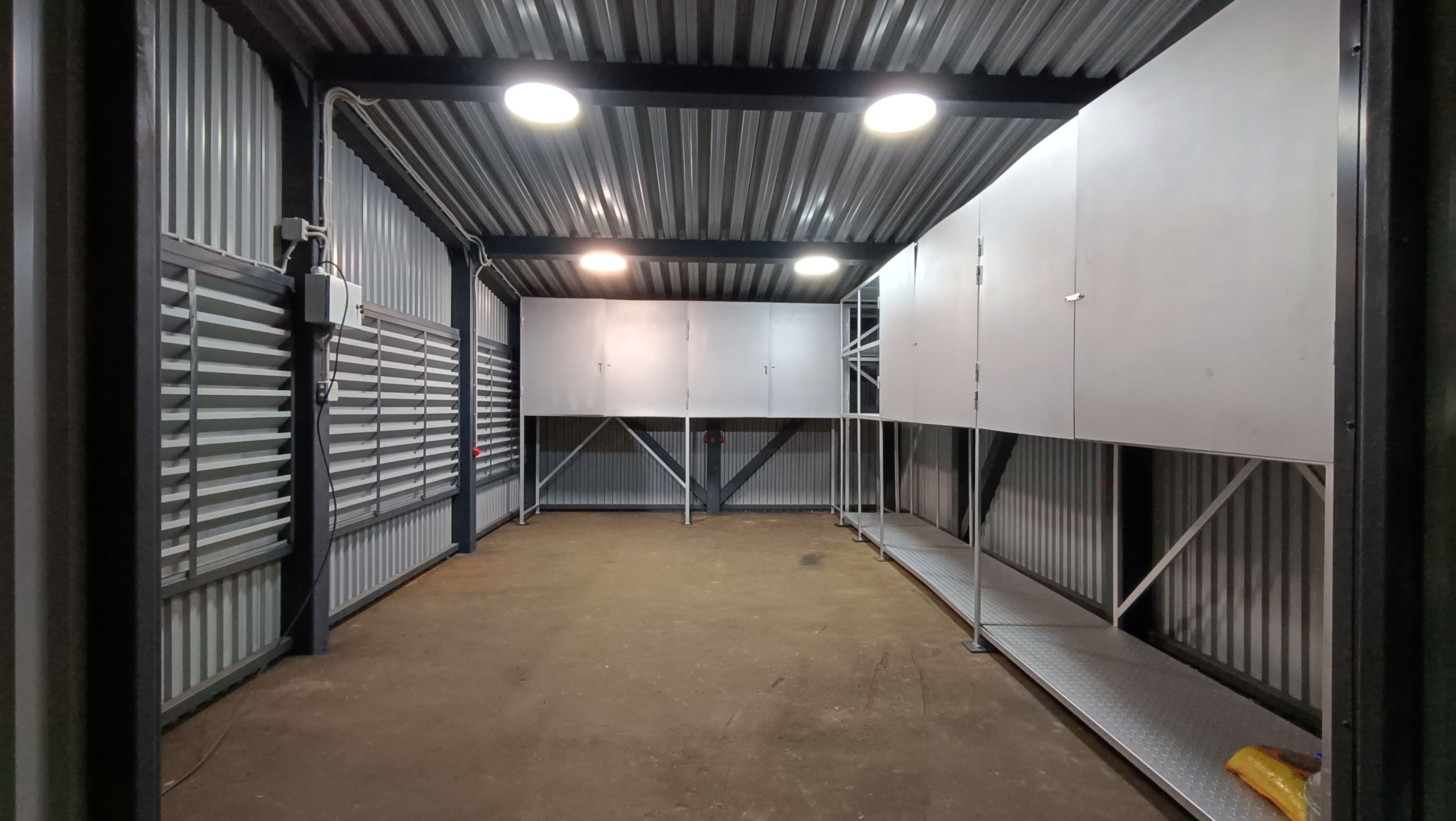 Гараж спецтехники и инвентаря